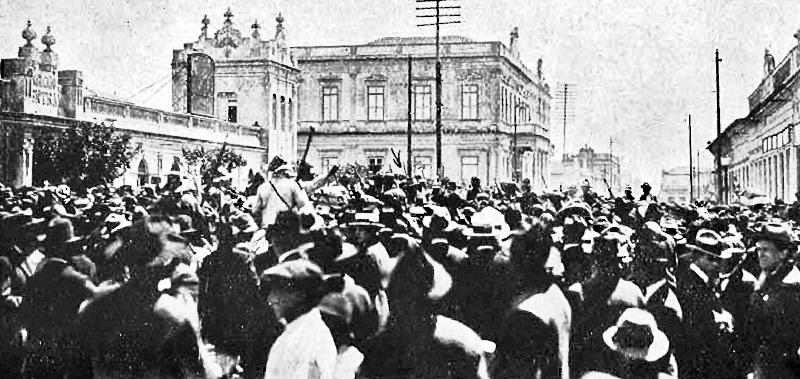 For&ccedil;as do general Z&eacute;ca Netto, em Pelotas, sendo ovacionadas pelo povo