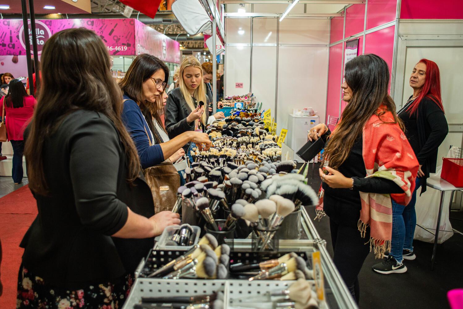 Feira profissional de beleza, est&eacute;tica e bem-estar ocorre at&eacute; ter&ccedil;a-feira em Novo Hamburgo