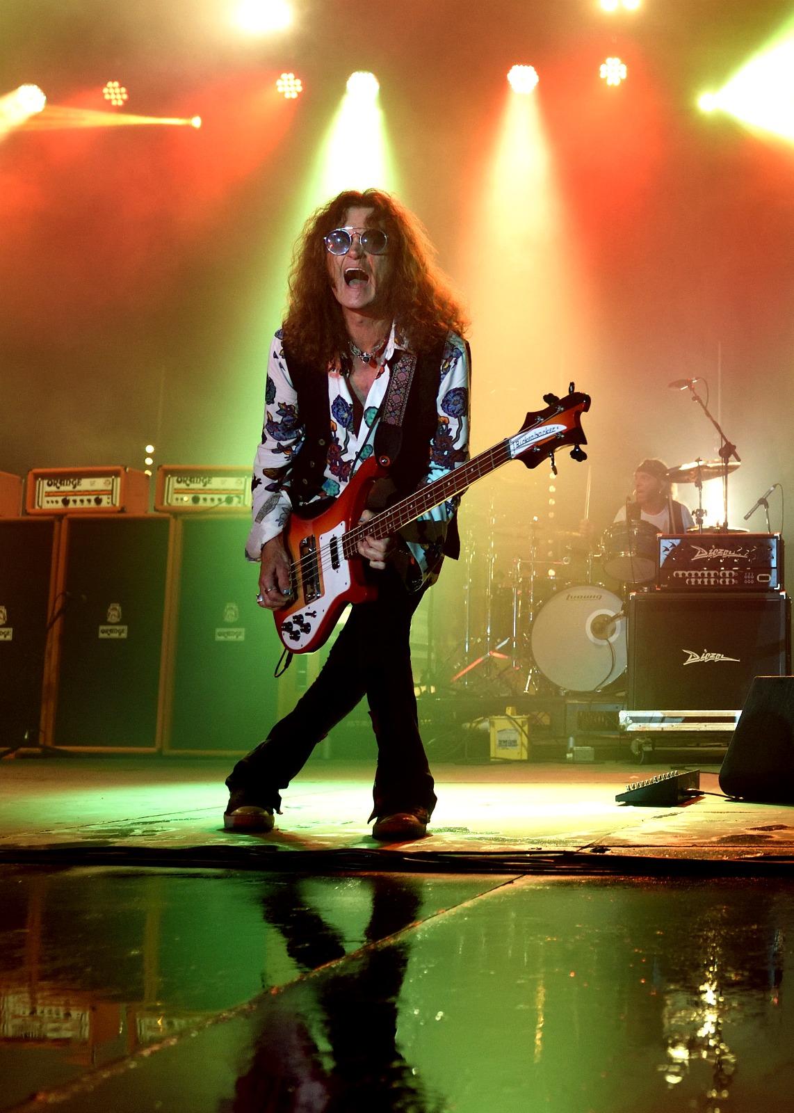 O m&uacute;sico ingl&ecirc;s de 72 anos recebeu a alcunha de &ldquo;The Voice Of Rock&rdquo; e tamb&eacute;m foi indicado ao Hall da Fama do Rock And Roll