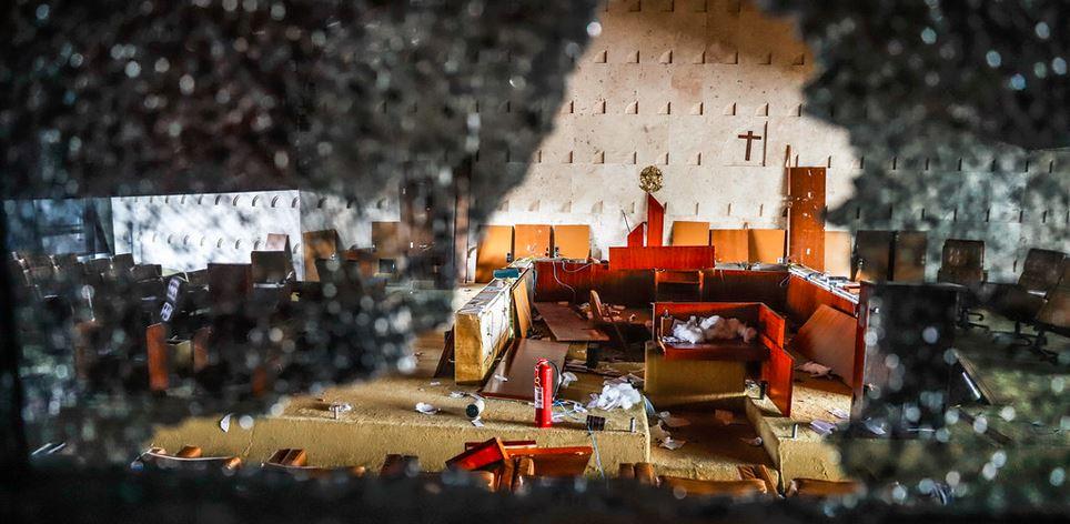 Corte foi alvo de atos de vandalismo