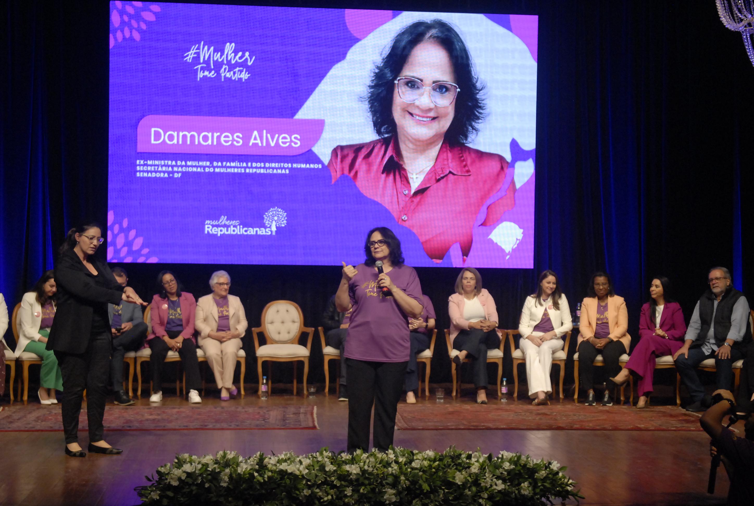Senadora Damares Alves