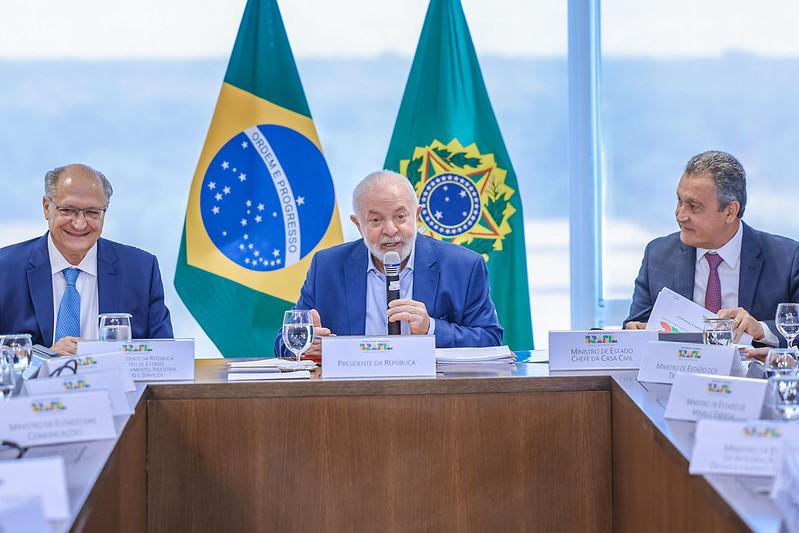 Lula se recusa a falar sobre meta fiscal: "Hoje &eacute; dia de Enem"