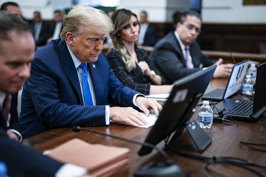 Republicano &eacute; o primeiro ex-presidente a ser acusado em um processo judicial em mais de um s&eacute;culo