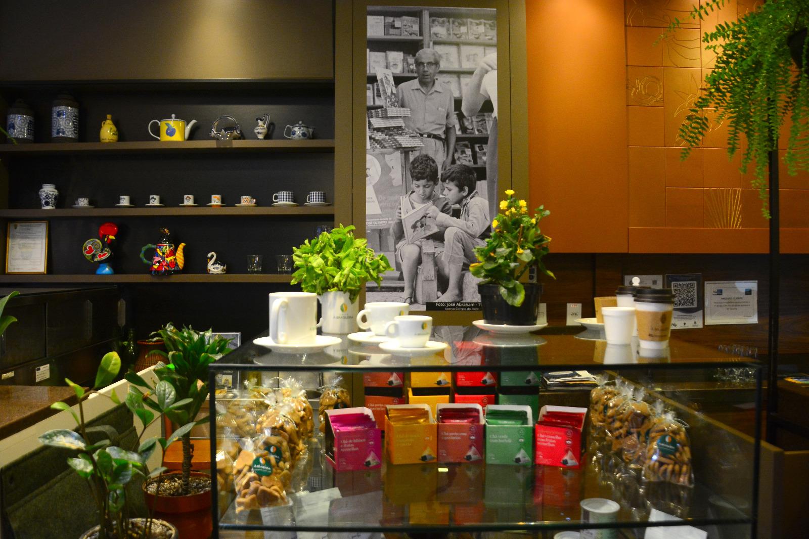 Foto de Jos&eacute; Abrahan de 1969 &eacute; uma das seis imagens que integra a mostra permanente no Caf&eacute; &agrave; Brasileira