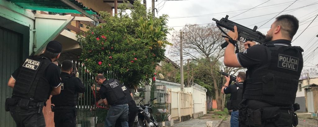 Operação contra homicídios contou com 400 policiais civis e militares Operação contra homicídios contou com 400 policiais civis e militares