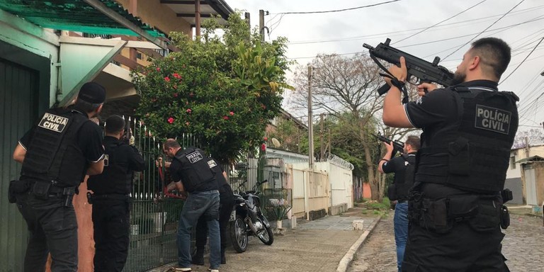Operação contra homicídios contou com 400 policiais civis e militares Operação contra homicídios contou com 400 policiais civis e militares