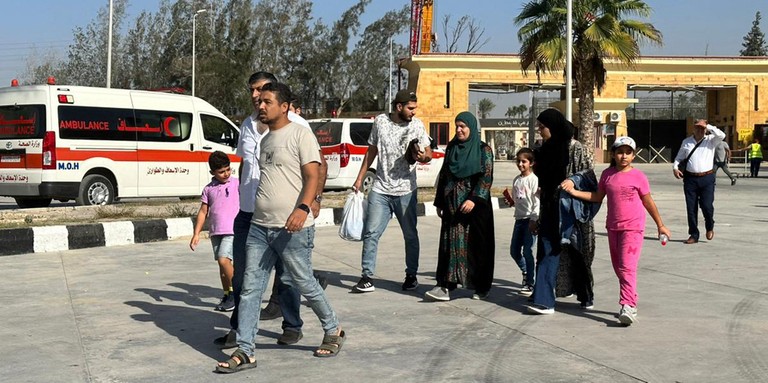 Brasileiros são incluídos em listagem de estrangeiros autorizados a deixar Gaza após um mês Brasileiros são incluídos em listagem de estrangeiros autorizados a deixar Gaza após um mês