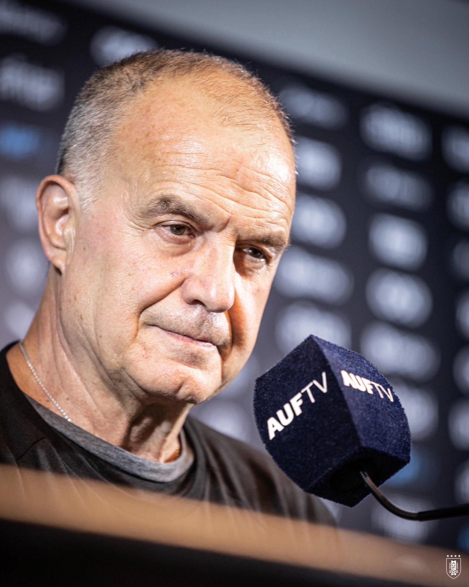 Treinador falou pela primeira vez sobre retorno do camisa 9 gremista na Celeste