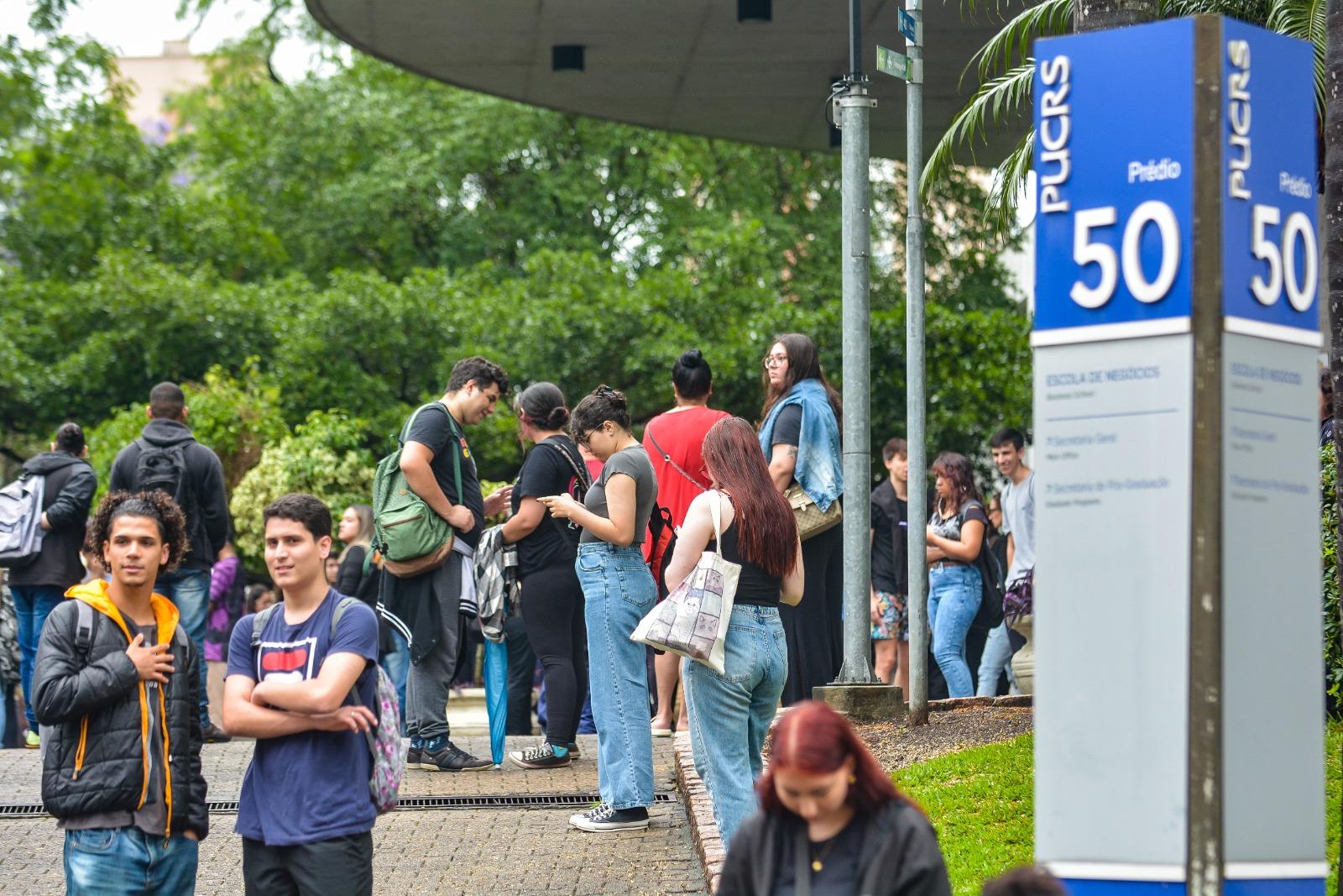 C&acirc;mpus da PUCRS lotou neste domingo de estudantes para realizar segundo dia de testes