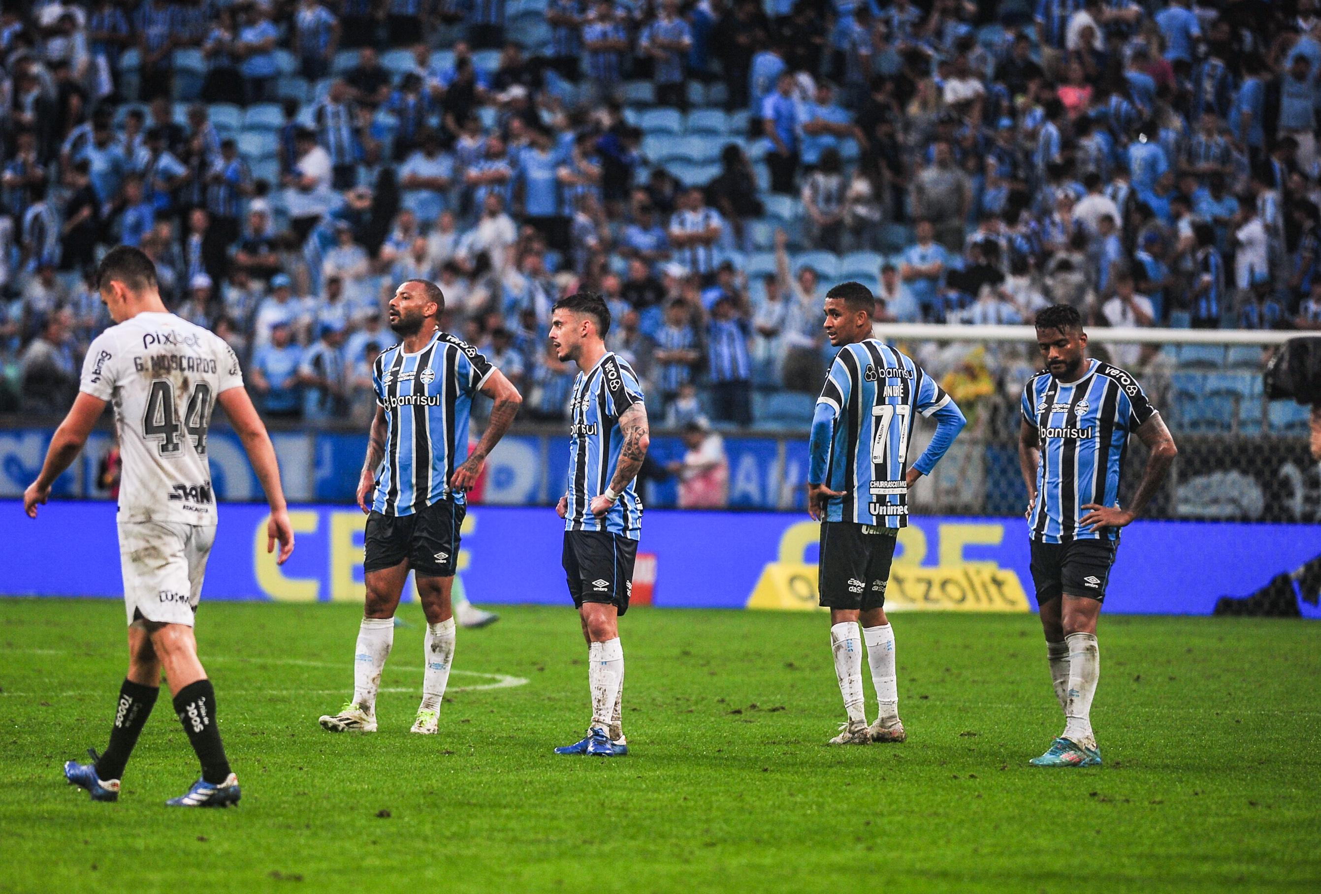 Com um a menos desde os 10 minutos, Corinthians conseguiu vencer por 1 a 0
