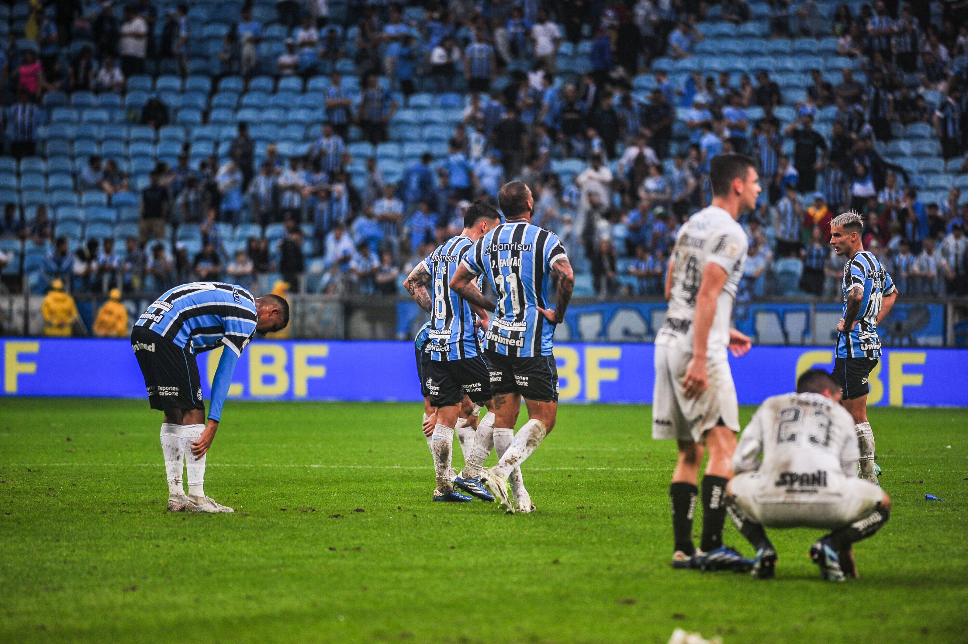 Equipe n&atilde;o conseguiu aproveitar vantagem de jogar com um a mais durante quase todo o jogo
