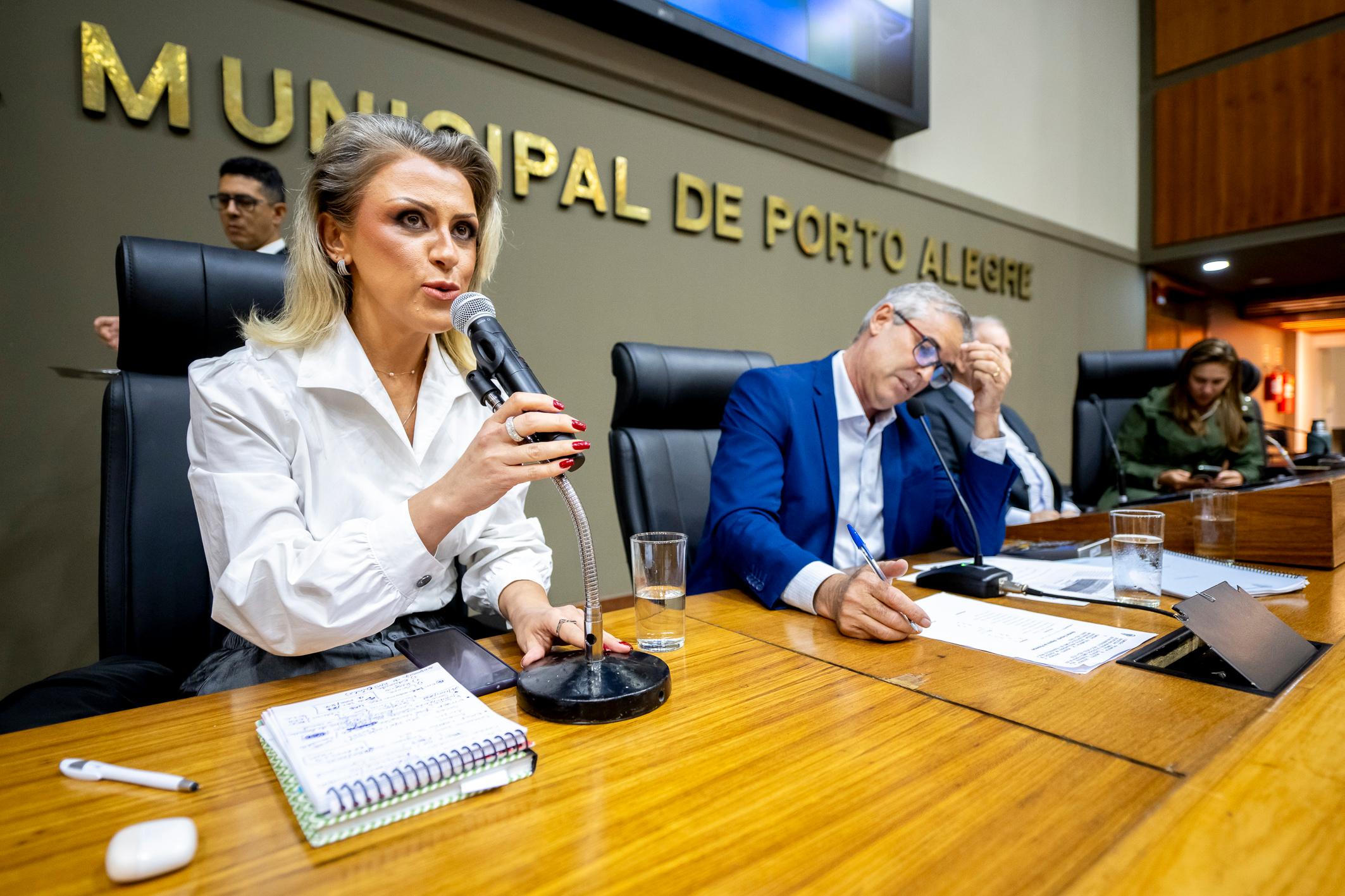 Atualmente, Lia est&aacute; lotada no gabinete do prefeito Sebasti&atilde;o Melo