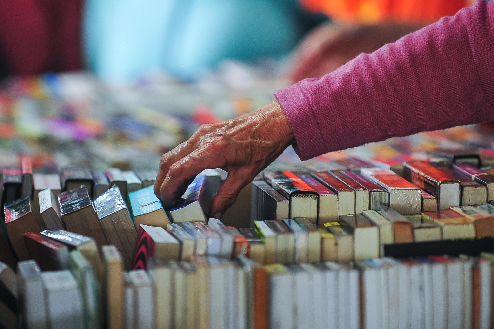 A 69&ordf; Feira do Livro atrai leitores de todas as idades e participantes para atividades culturais