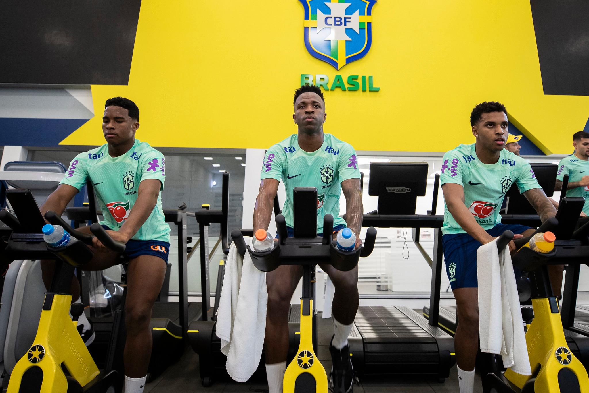 Primeiro treino com bola ser&aacute; nesta ter&ccedil;a, quando Diniz come&ccedil;ar&aacute; a dar cara ao time