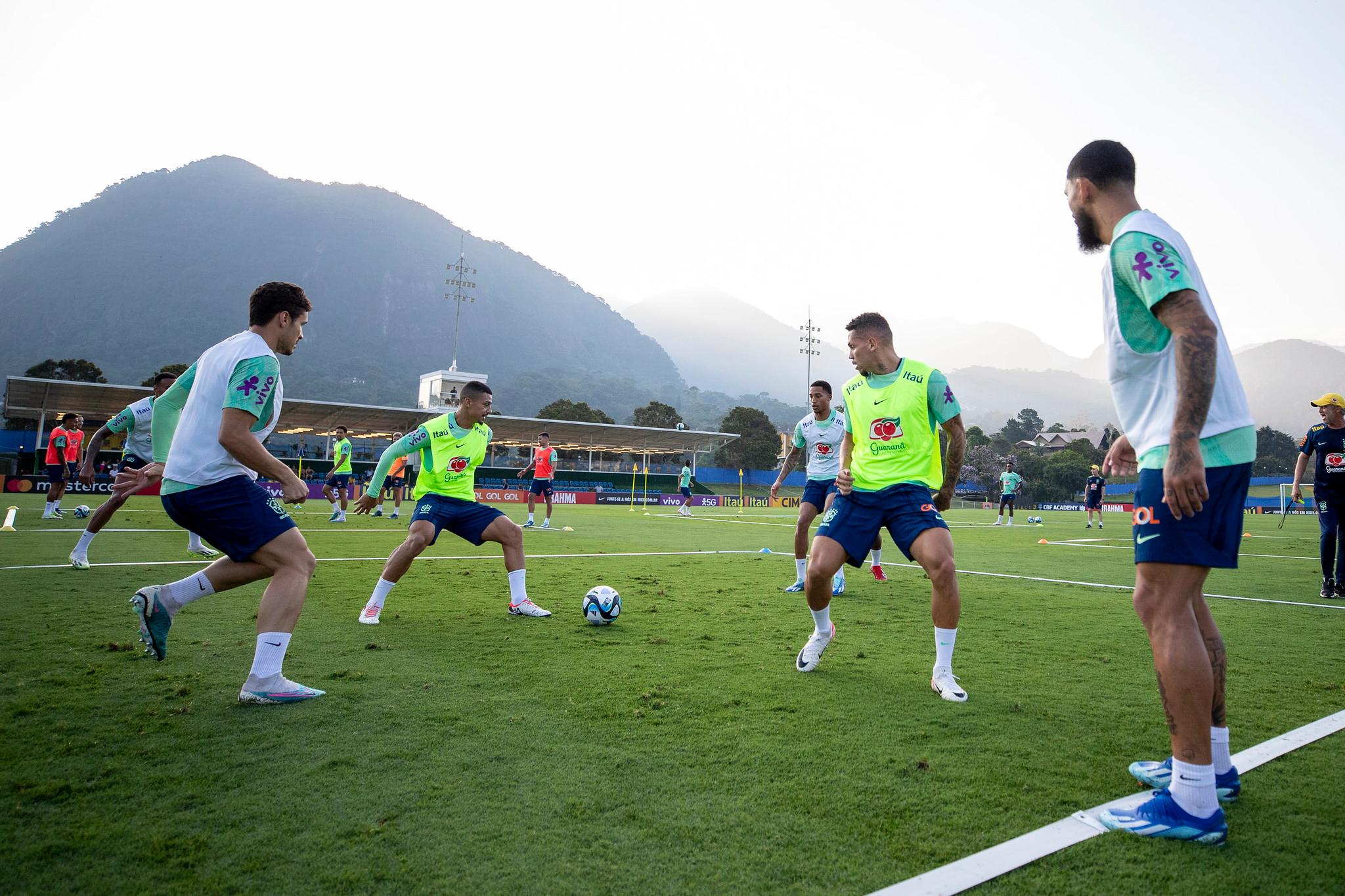 Diniz esbo&ccedil;a Sele&ccedil;&atilde;o Brasileira para jogo contra a Col&ocirc;mbia