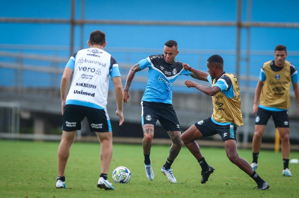 Campo reduzido foi usado para aperfei&ccedil;oar a troca de bola sob press&atilde;o