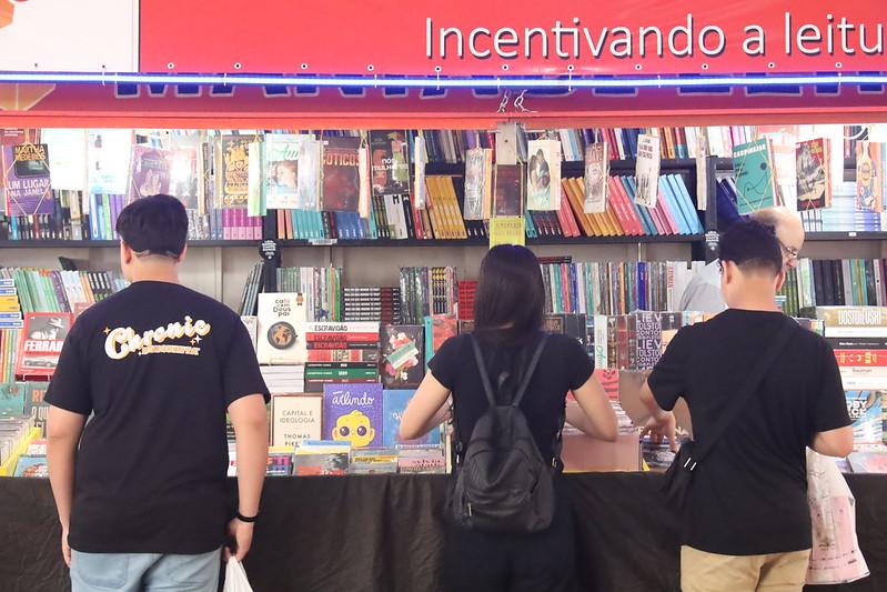 Neste ano, nas 75 bancas, foram vendidos 211 mil livros