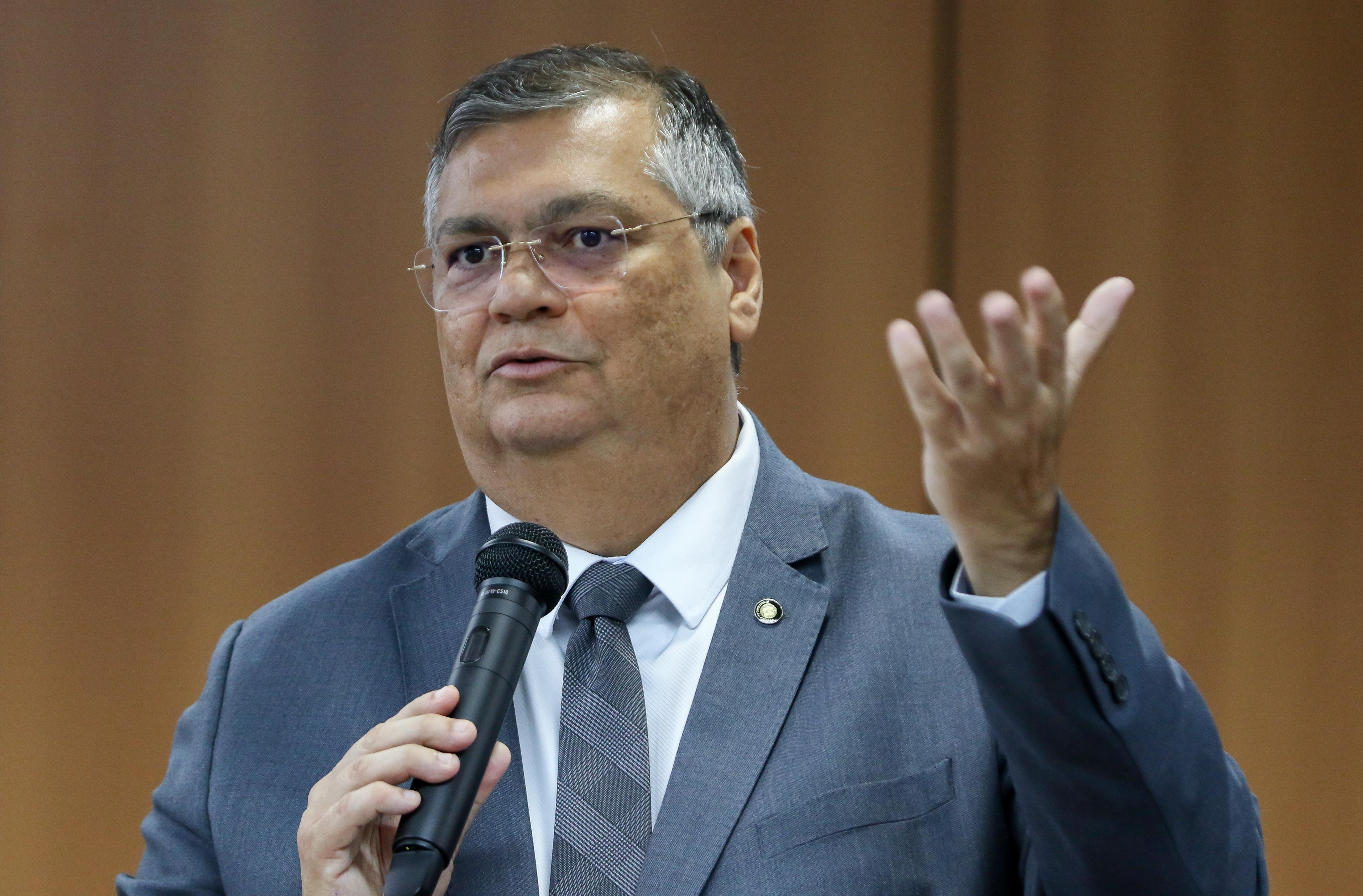 Dino disse que nunca teve contado com Luciane Barbosa Farias, mulher de um dos l&iacute;deres do CV