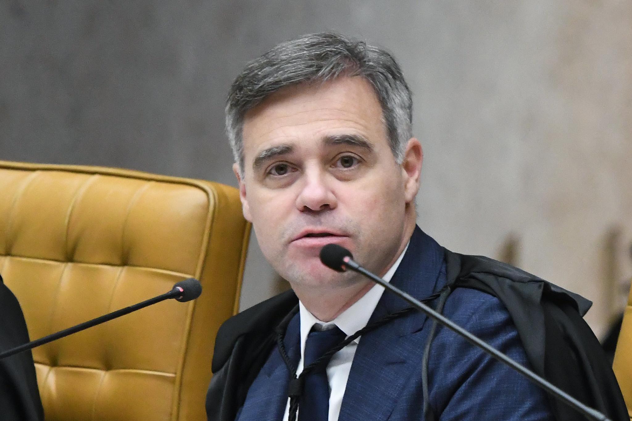 Mendon&ccedil;a manda PF intimar deputada Zanatta