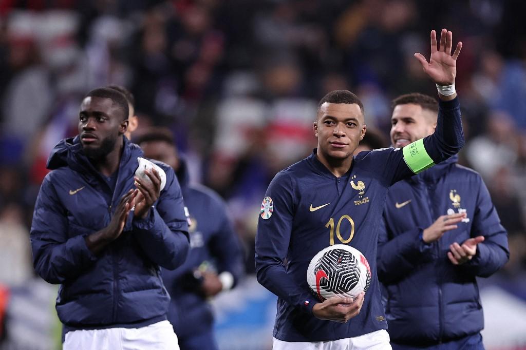 Craque franc&ecirc;s, Mbapp&eacute; marcou tr&ecirc;s gols no jogo e chegou aos 300 tentos na carreira