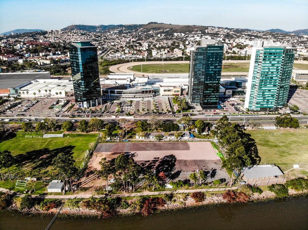 CT Cristal instalou grama sint&eacute;tica em um dos campos em 2020