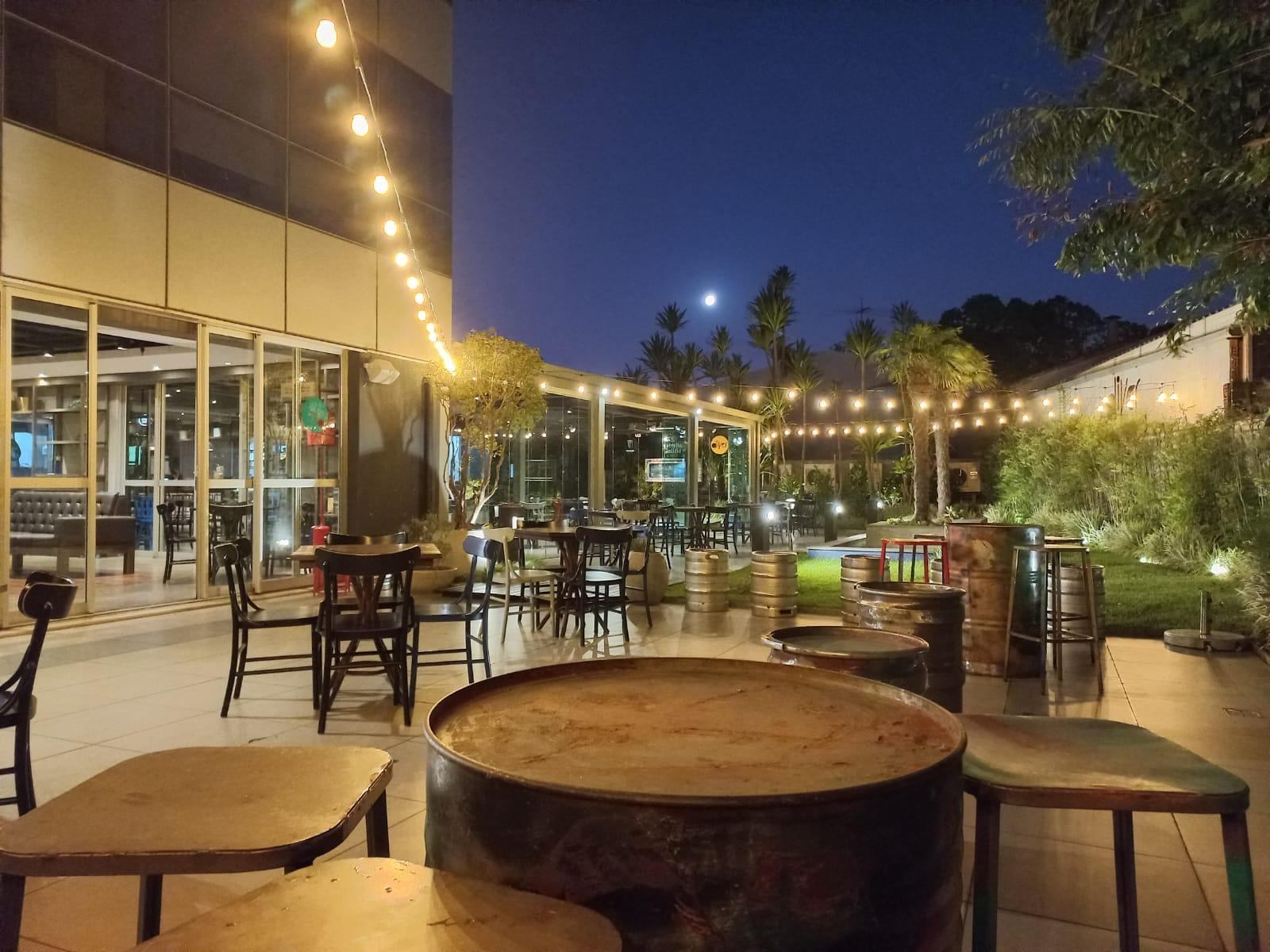 Espa&ccedil;o abrange servi&ccedil;os como bar, restaurante, caf&eacute; e local para eventos