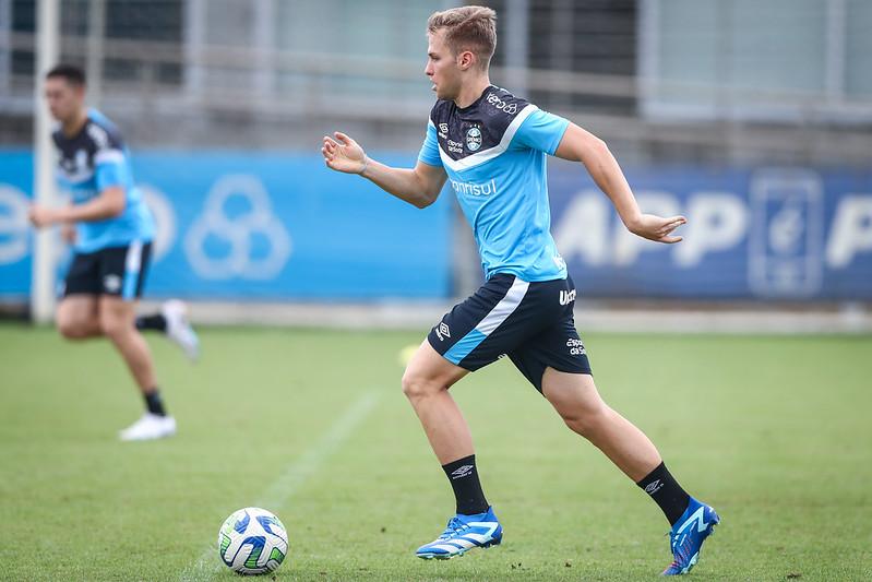 Ronald poder&aacute; receber oportunidades no time de Renato Portaluppi 