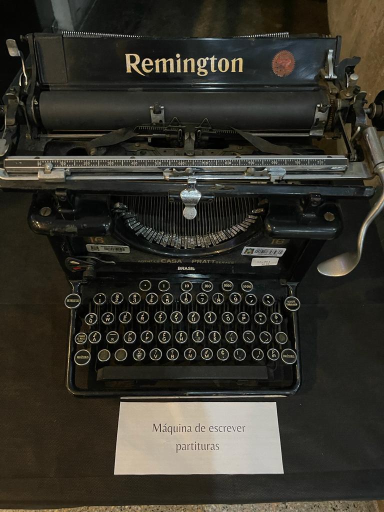 M&aacute;quina de escrever partituras &eacute; um dos objetos da exposi&ccedil;&atilde;o