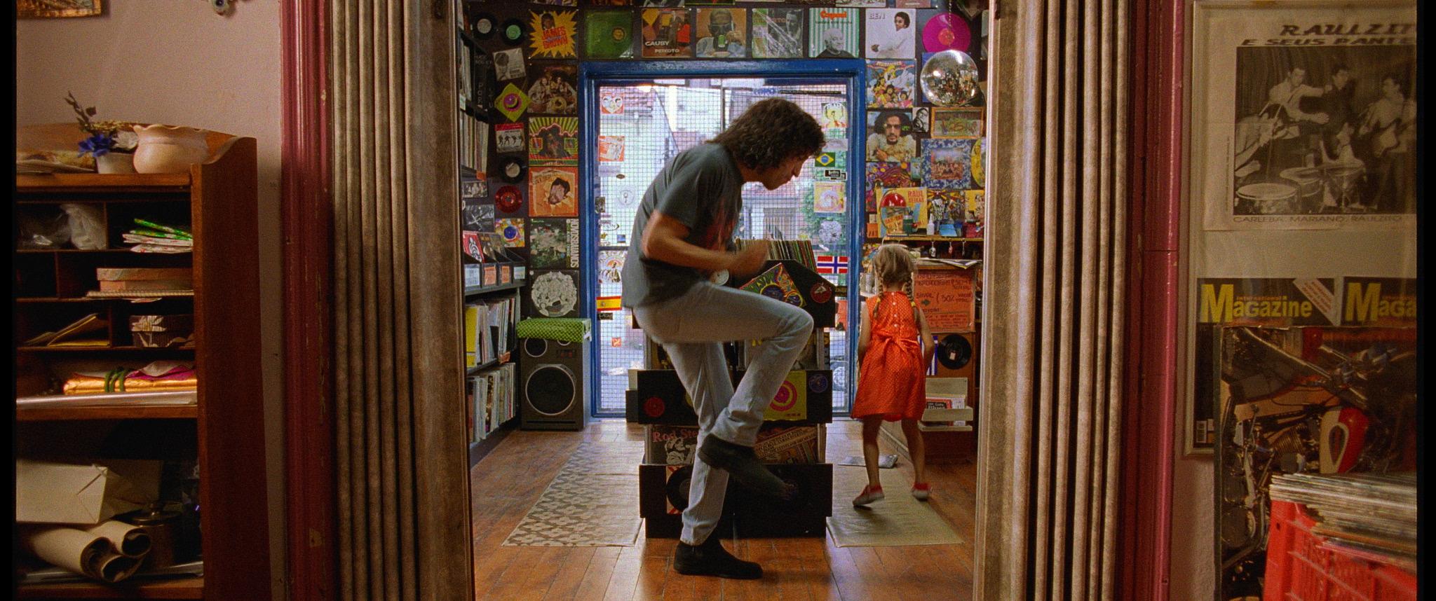 Cl&aacute;ssico contempor&acirc;neo, o longa "Durval Discos", dirigido por Anna Muylaert, ganhou novamente as salas de cinema de mais de 20 cidades do pa&iacute;s