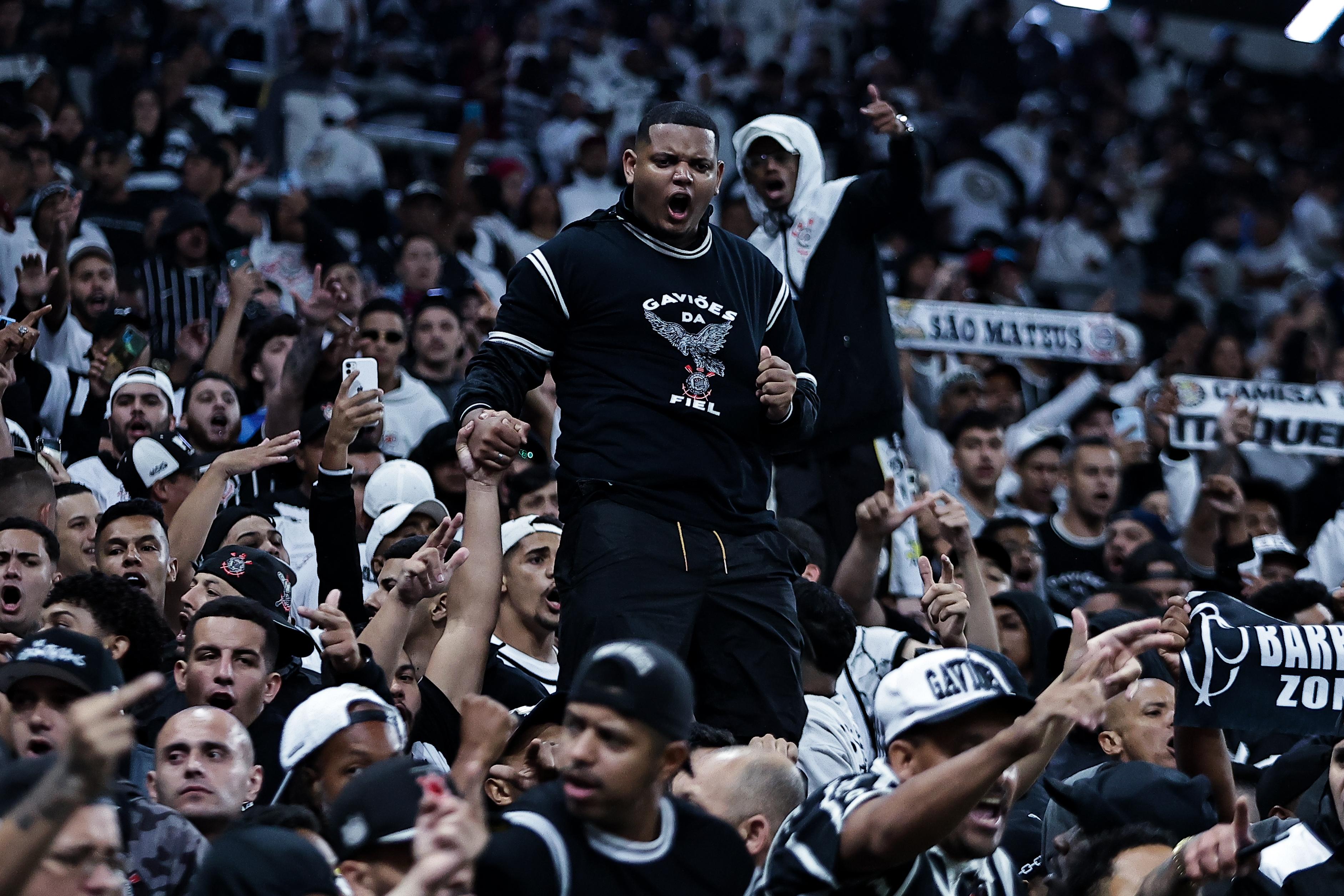Torcida do Corinthians se revoltou com a derrota do time para o Bahia