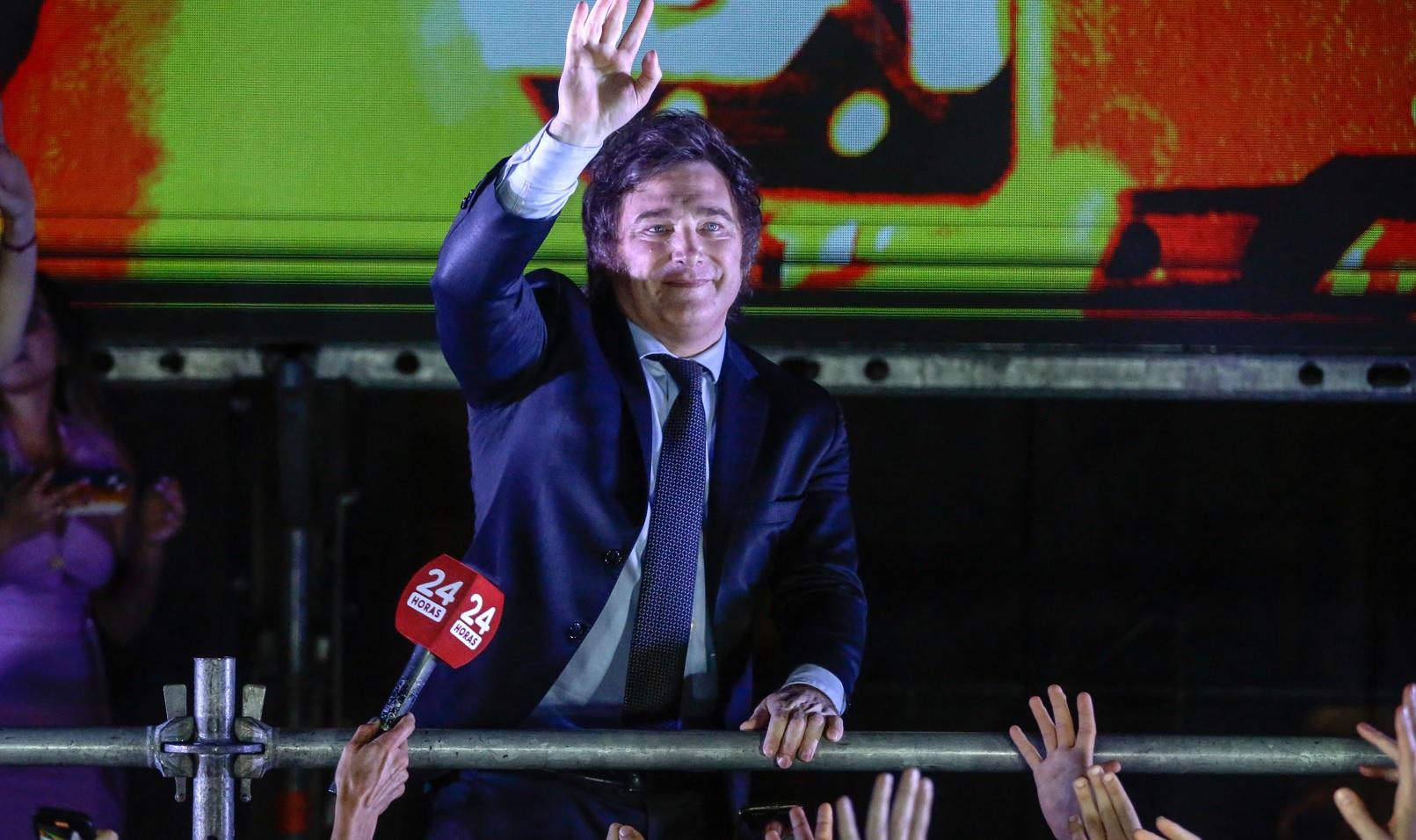 Chanceler do governo Milei se re&uacute;ne com Mauro Vieira e entrega convite para Lula ir &agrave; posse