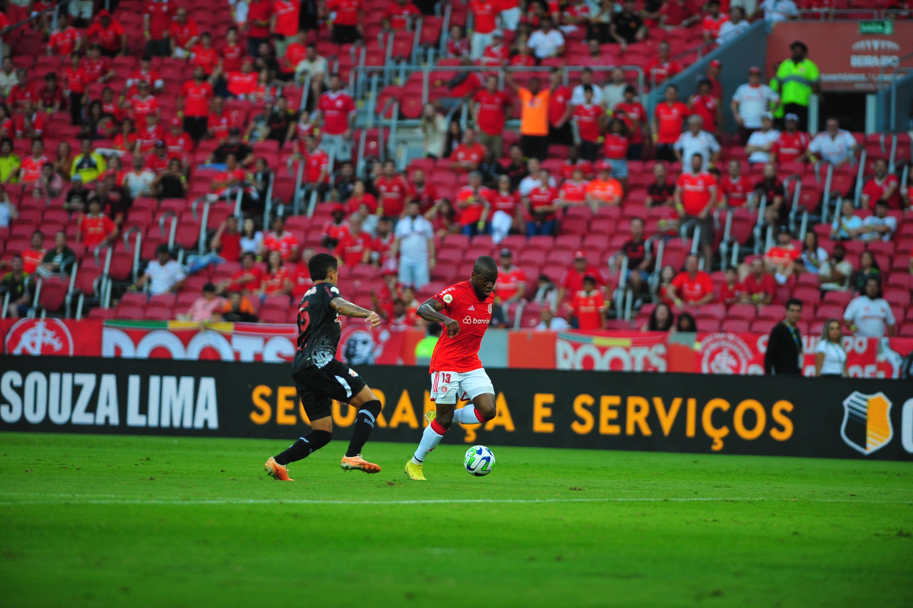 Johnny foi destaque em um meio campo que n&atilde;o tinha dois titulares importantes