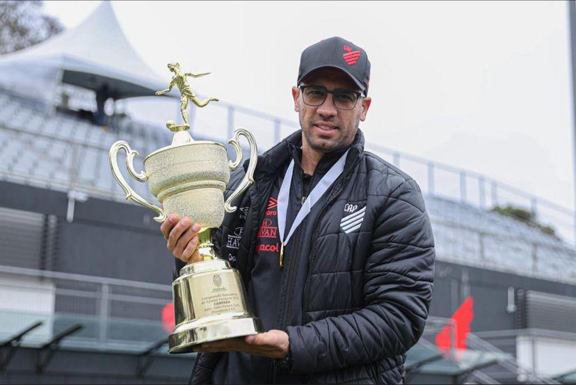 Brenno Basso assume como novo t&eacute;cnico das Gurias Coloradas