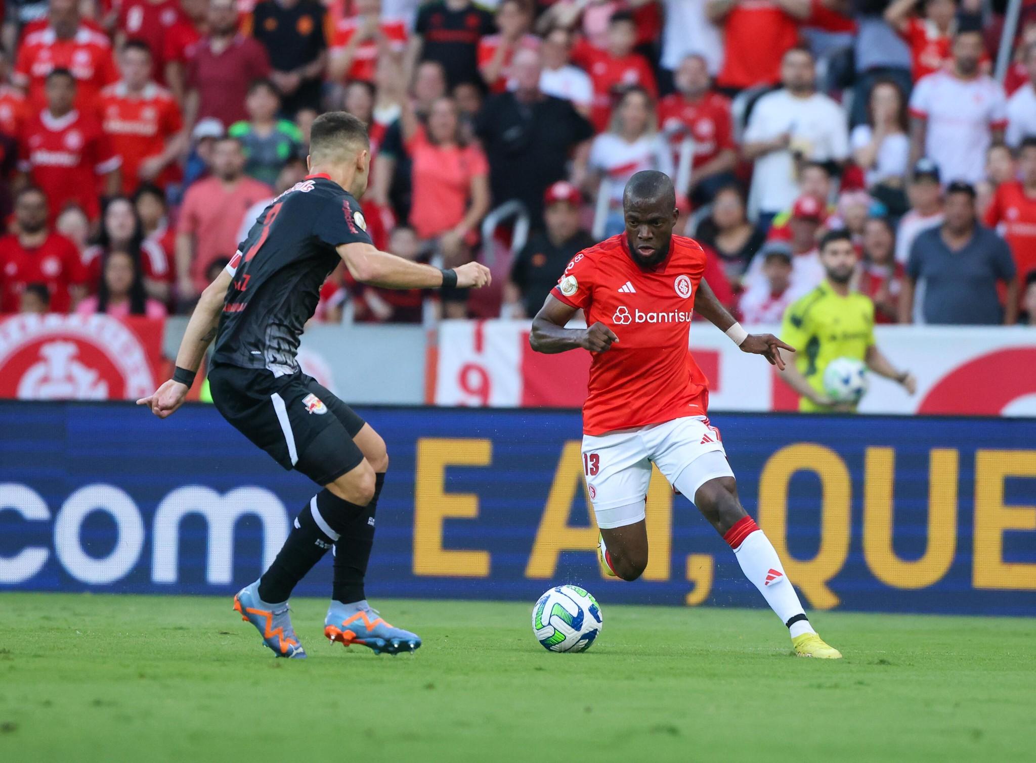 Lateral Cear&aacute; lamentou as chances desperdi&ccedil;adas pelo equatoriano na semifinal da Libertadores