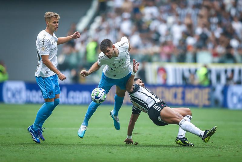 Gr&ecirc;mio vive problema no sistema defensivo na reta final do Brasileir&atilde;o 