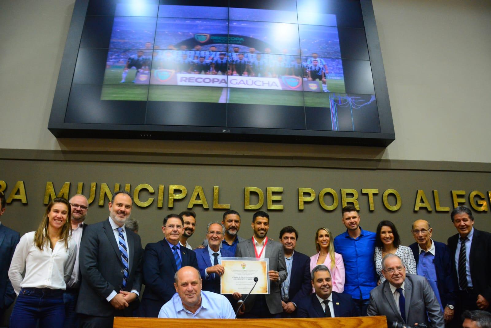 O vereador Airto Ferronato (PSB) foi o proponente da homenagem ao uruguaio