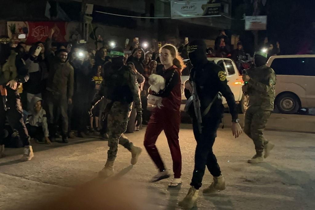 Negocia&ccedil;&otilde;es para retirada de ref&eacute;ns t&ecirc;m mantido tr&eacute;gua