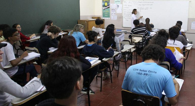 Finalizar o Ensino M&eacute;dio &eacute; uma forma de garantir o acesso dos jovens a melhores condi&ccedil;&otilde;es de forma&ccedil;&atilde;o profissional e emprego