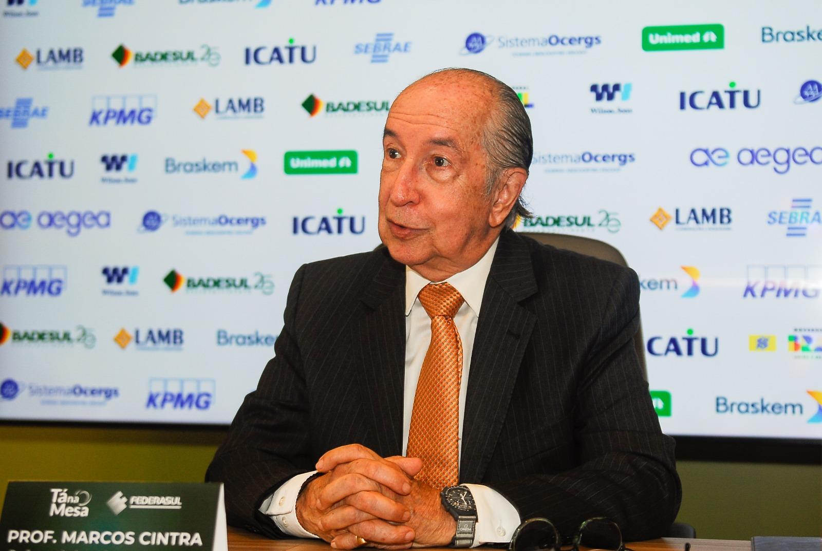 Marcos Cintra questionou a falta de discuss&atilde;o pr&eacute;via sobre seus impactos e implementa&ccedil;&atilde;o da reforma tribut&aacute;ria, bem como o tempo escasso destinado para analisar a mat&eacute;ria complexa
