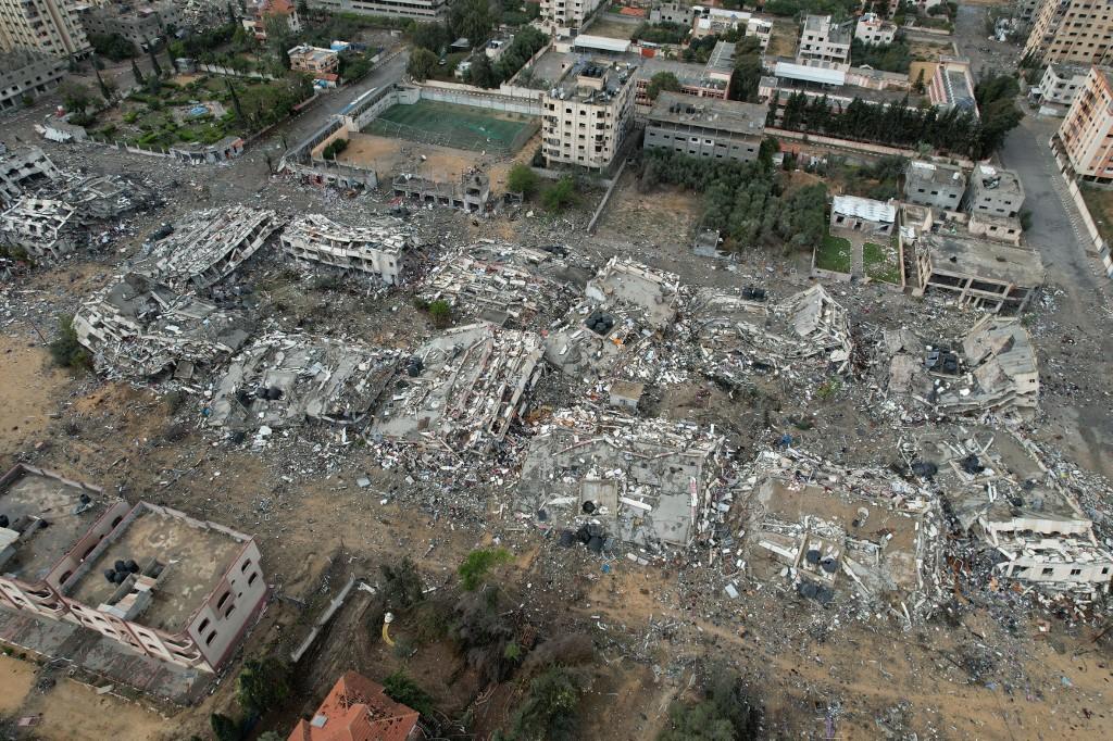 Pr&eacute;dios destru&iacute;dos ap&oacute;s bombardeios de Israel em Gaza