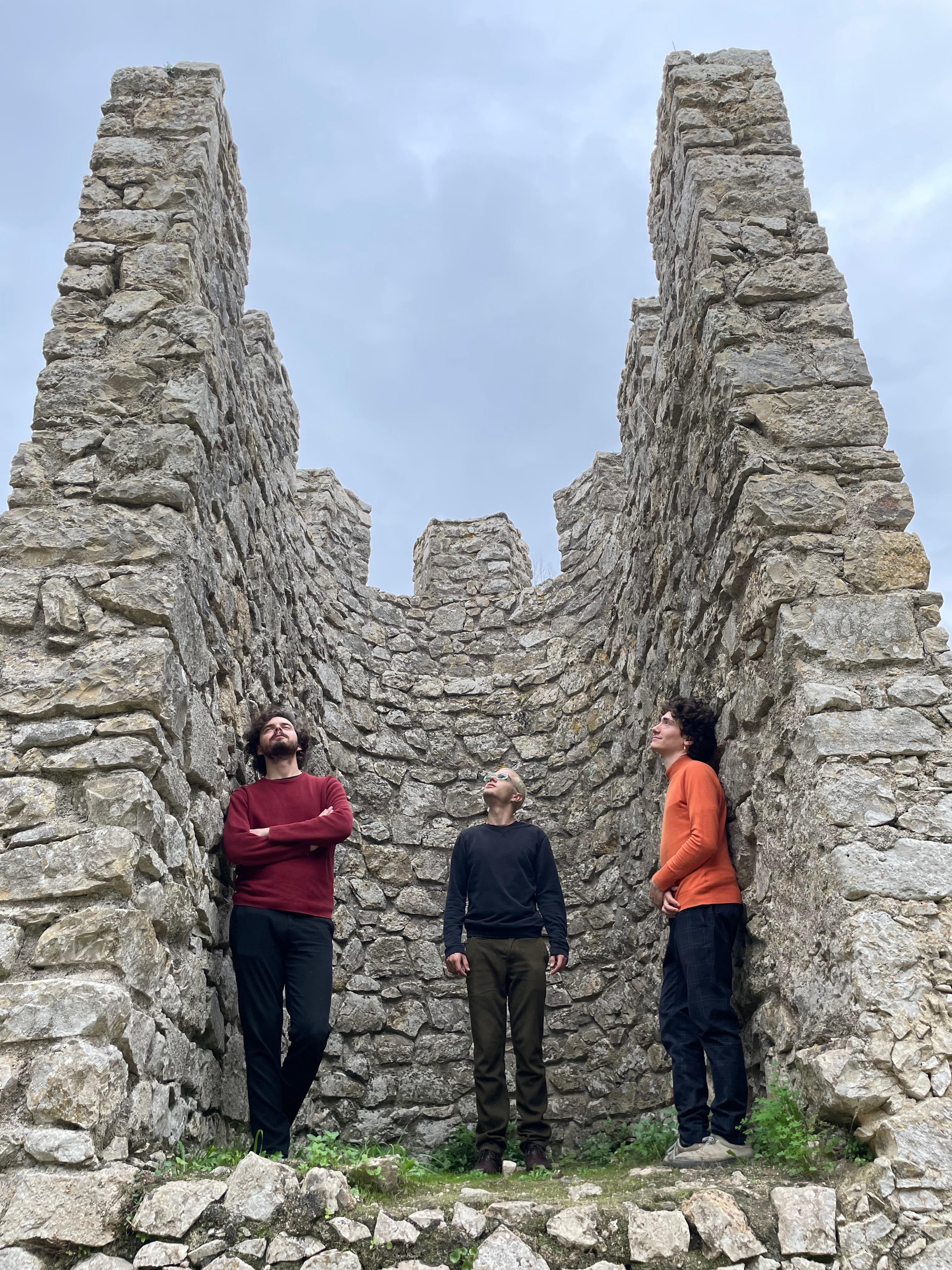 Entre os destaques da programa&ccedil;&atilde;o, os shows com convidados internacionais, como a banda instrumental C&iacute;ntia, de Lisboa, formada pelo trio Tom Maciel, Sim&atilde;o B&aacute;rcia e Ricardo Oliveira