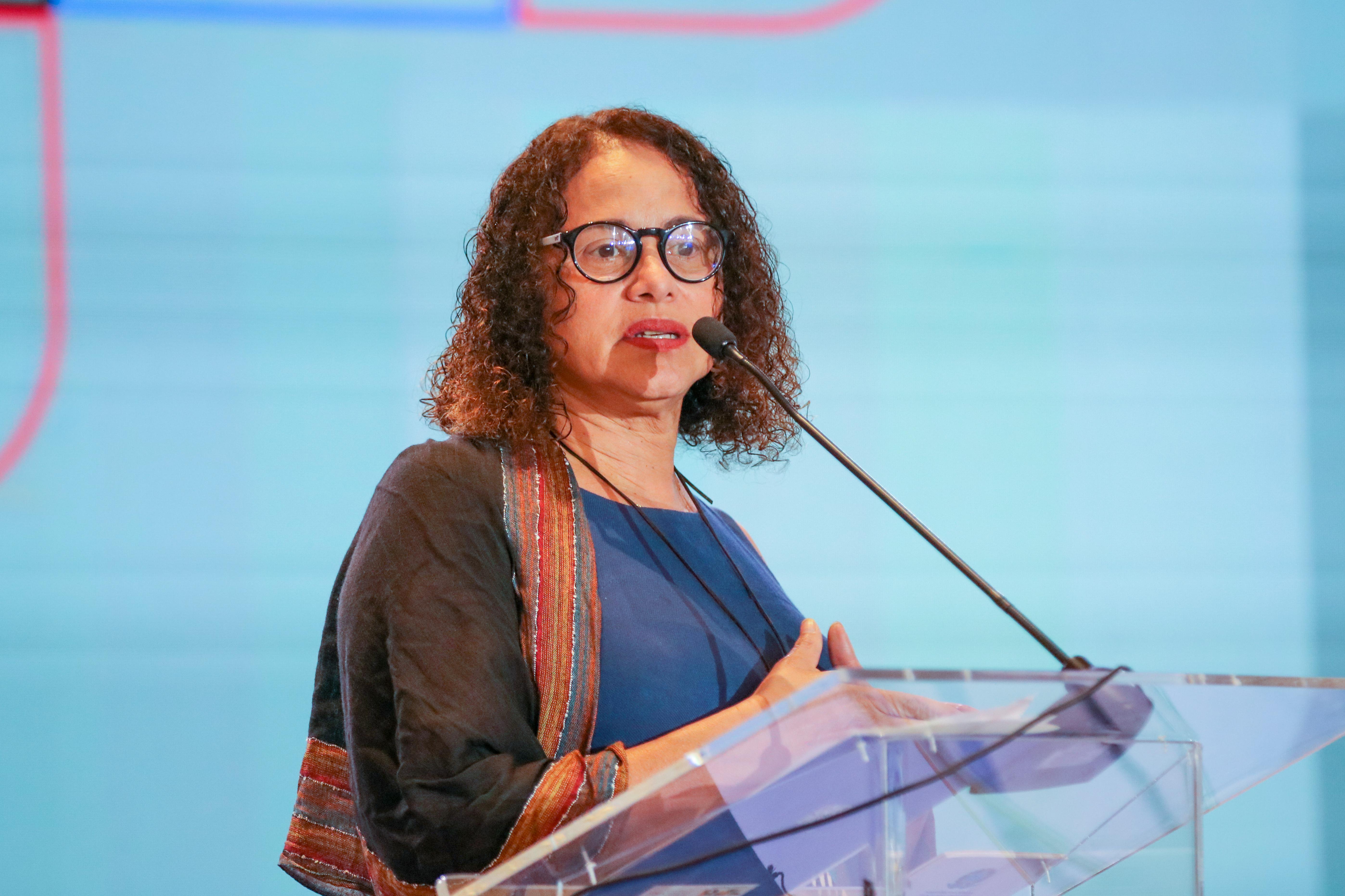 Luciana Santos defendeu que o Brasil passe por um processo de reindustrializa&ccedil;&atilde;o apoiado na inova&ccedil;&atilde;o