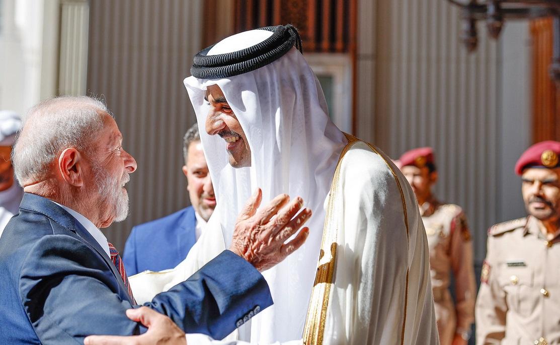 Presidente brasileiro encontrou l&iacute;der do Catar e fez gesto de agradecimento