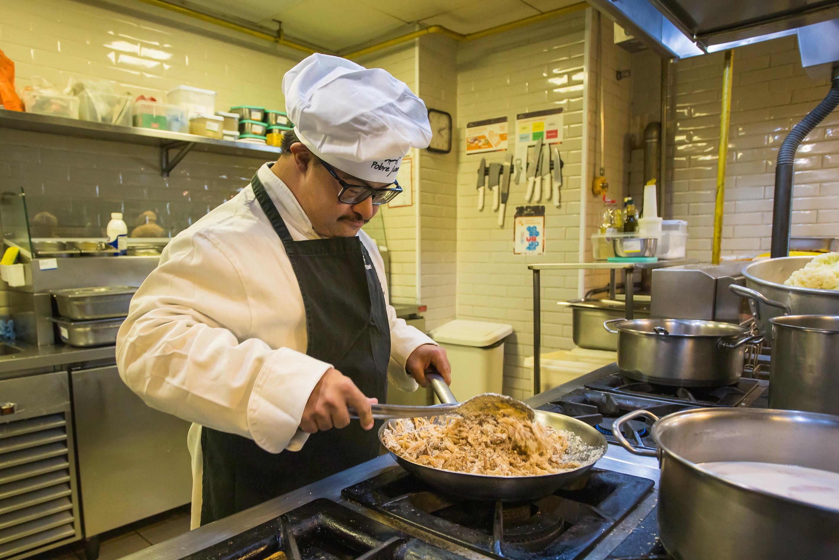 Jantar ser&aacute; preparado e servido pelos participantes assistidos pelo Instituto Pertence