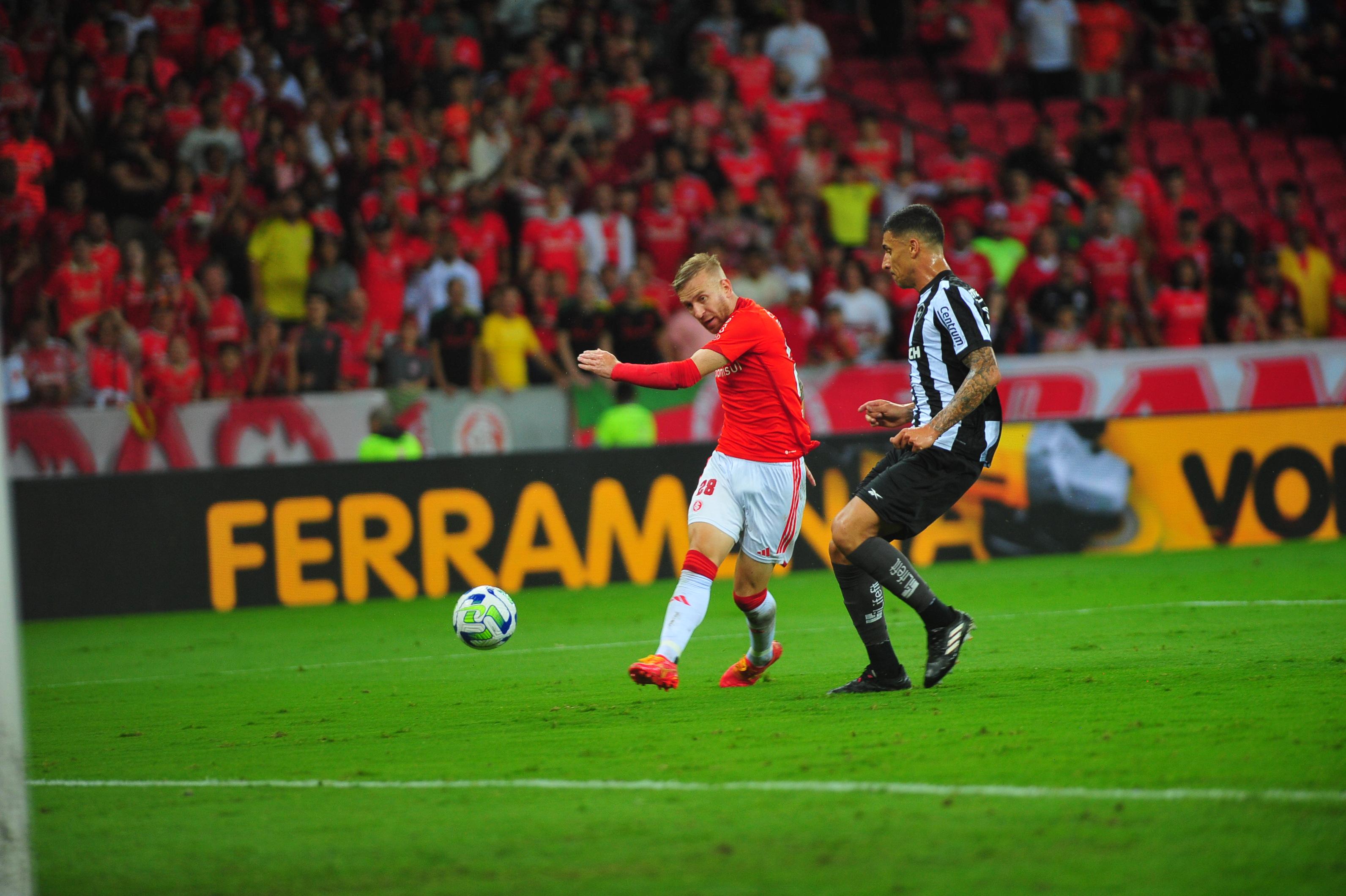 Inter atuou bem contra Botafogo ap&aacute;tico