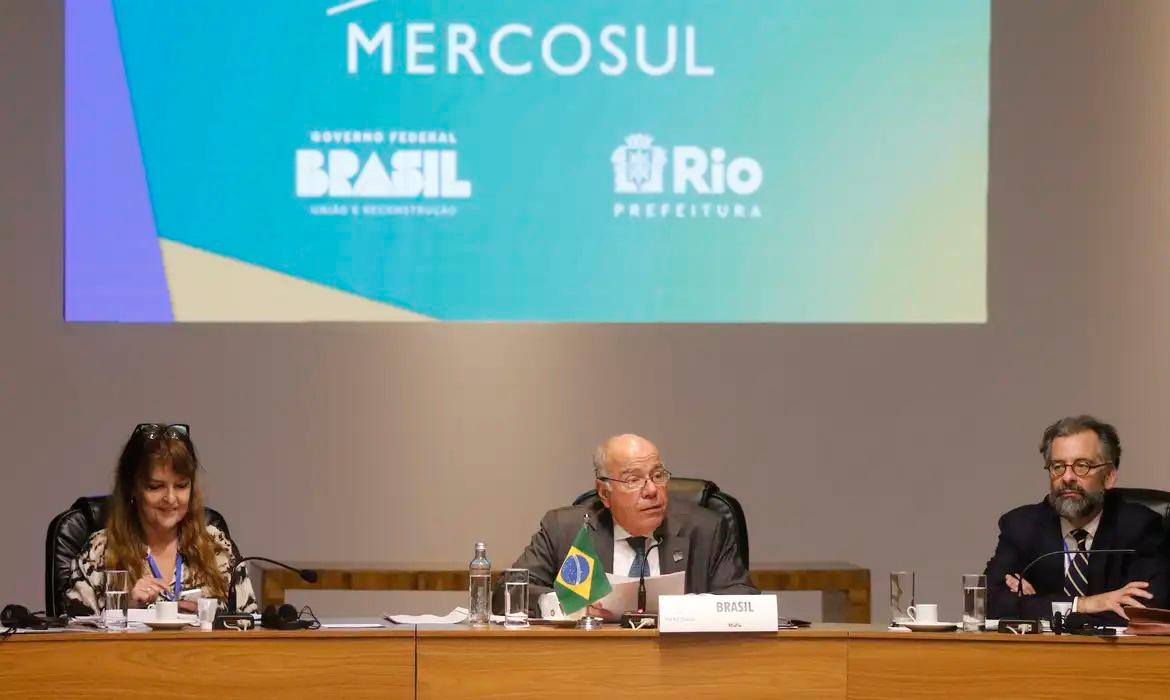 Ministro reitera a sequ&ecirc;ncia das negocia&ccedil;&otilde;es entre os dois blocos