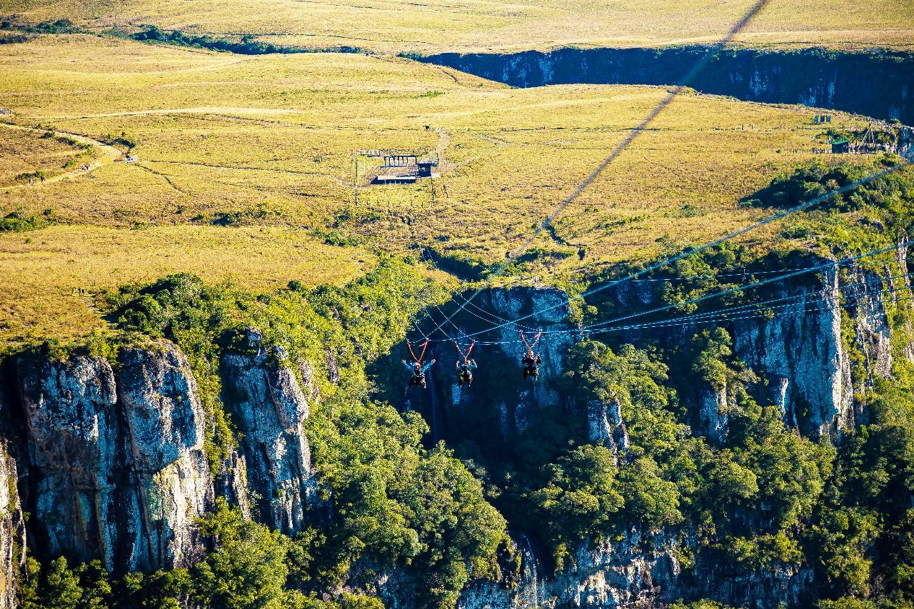 A tirolesa pode alcan&ccedil;ar uma velocidade m&eacute;dia de 30km/h