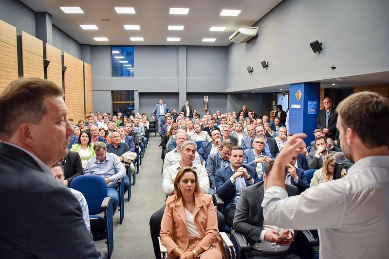 Presidente da Famurs, Luciano Orsi, e o governador Leite, em encontro na segunda-feira