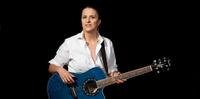 A cantora paulista já lançou dois álbuns de estúdio, 