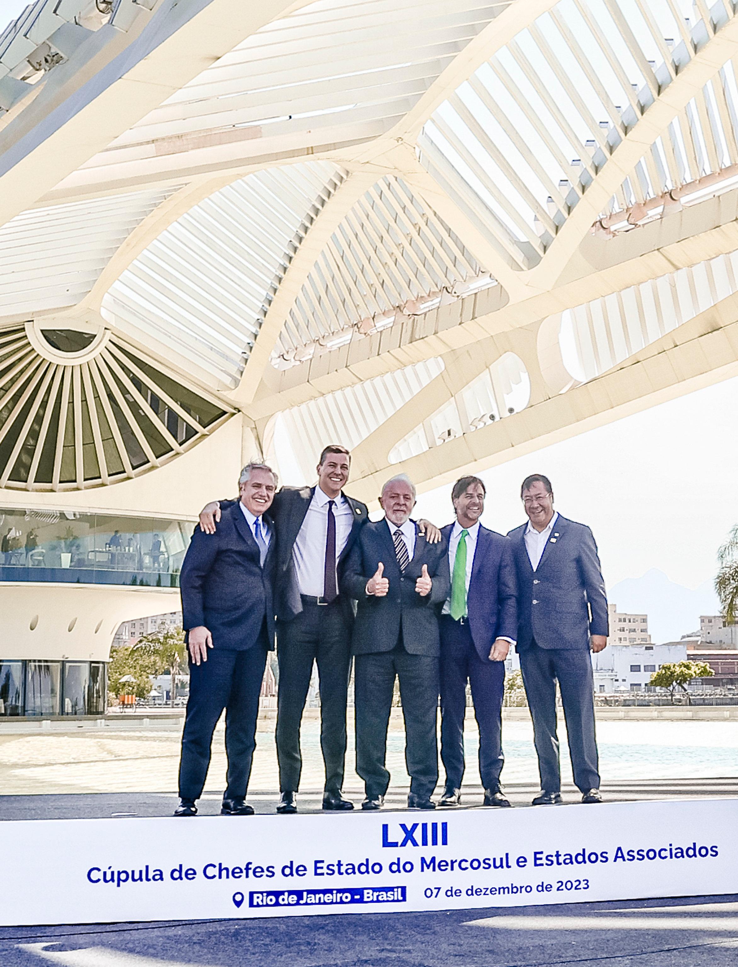 Declara&ccedil;&atilde;o do bloco alerta para riscos contra a democracia